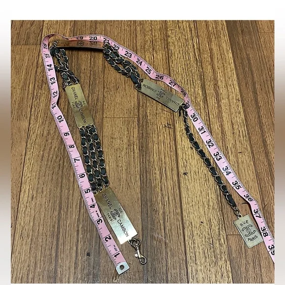 CHANEL Gold and Black Chain Accessory - Picture 5 of 6